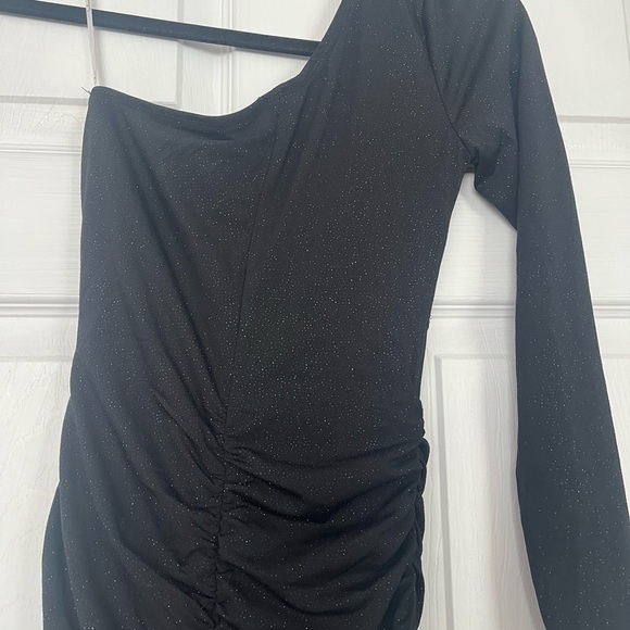 “Lulus: One- Shoulder evening dress size XS” - Picture 4 of 12